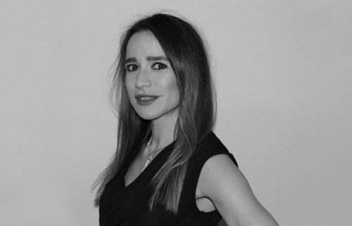 <b>  Ebru Güven </b> <br> Mimar / Mimari Grup Direktörü